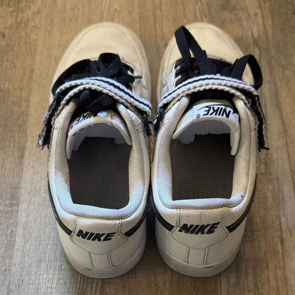 Nike White and Black Sneakers size 7.5